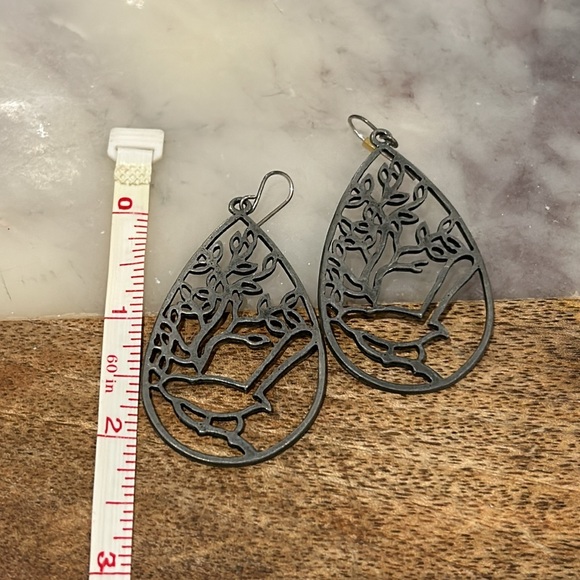 Cutout drop earrings with bird and leaf design - Picture 2 of 2
